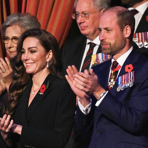 Pour représenter le roi, le prince William a été désigné. 

Le prince William, prince de Galles, Catherine Kate Middleton, princesse de Galles - La famille royale du Royaume Uni assiste au Festival du souvenir  (Festival of Remembrance) au Royal Albert Hall, Londres le 9 novembre 2024.

© Chris Ratcliffe / Pool / Julien Burton via Bestimage