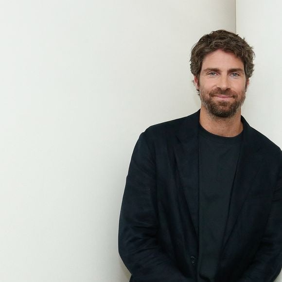 Exclusif - Tom Leeb lors du backstage de l'enregistrement de l'émission "Famille je vous aime" présentée par M. Drucker et qui sera diffusée le 13 juin 2025 sur France 3, aux Studios rive gauche à Paris, France, le 15 avril 2025. © Clovis-Gaffiot/Bestimage