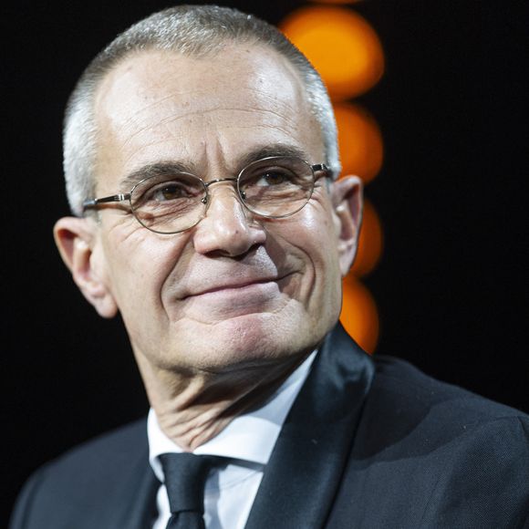 "Il y a plein de tapis roulants et d’appareils qui me permettent de me remuscler et d’essayer de mieux marcher", a-t-il précisé.

Laurent Weil lors de la 26ème cérémonie des Lumières de la presse internationale 2021, présenté par L.Cholewa et L.Weil sur Canal+, dans les studios Canal+ à Boulogne-Billancourt, France, le 15 janvier 2021. © Moreau-Perusseau/Bestimage