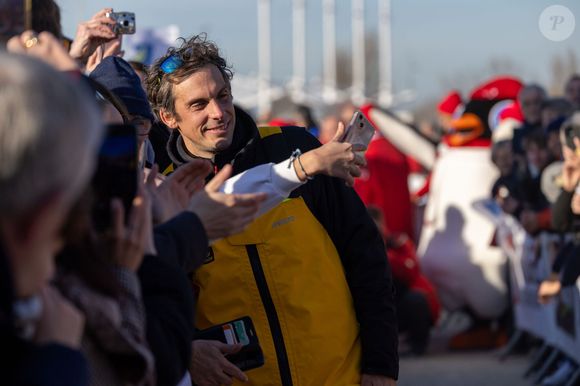 Le skipper de Macif Charlie Dalin remporte la dixième édition du tour du monde en solitaire Vendée Globe en pulvérisant le record de l’épreuve en 64 jours, 19 heures 22 minutes et 49 secondes aux Sables-d'Olonne, France, le 14 janvier 2025. © Alexis Courcoux/Psnewz/Bestimage