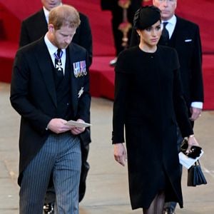 Le prince Harry et Meghan Markle - Procession cérémonielle du cercueil de la reine Elisabeth II du palais de Buckingham à Westminster Hall à Londres le 14 septembre 2022.
© Photoshot / Panoramic / Bestimage