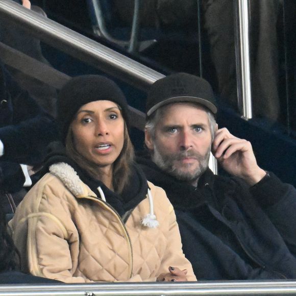 Sonia Rolland et son mari Guillaume Gabriel en tribunes lors du match de football Ligue 1 Uber Eats opposant le Paris Saint-Germain (PSG) à l'OGC Nice (1-0) au Parc des Princes à Paris, France, le 1er novembre 2025. © Lionel Urman/Bestimage