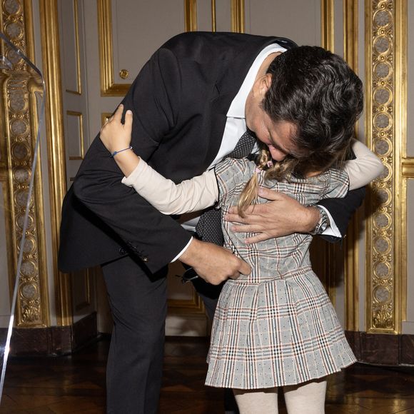 Exclusif -Laurent Gerra et sa fille Célestine - Laurent Gerra reçoit la légion d’honneur de la part du grand chancelier F. Lecointre en présence de la première dame, B. Macron au Palais de la Légion d'honneur à Paris le 29 septembre 2025. © Cyril Moreau/Bestimage