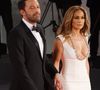 “Embarrassant et cringe”, “C'est un désastre et pourquoi s'embrasser ?”, certains sont choqués de l’attitude de l’ex de Ben Affleck

Ben Affleck et Jennifer Lopez affichent leur amour retrouvé sur le red carpet du film "The last Duel" lors du 78ème festival international du film de Venise, la Mostra le 10 septembre 2021. Backgrid UK/ Bestimage
