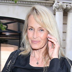 En plus d'être maman de 3 enfants dont un ado de 14 ans, elle doit jongler avec une nouvelle activité...

Estelle Lefebure à l'occasion des deux ans de la boutique du Joaillier Heurgon, à Paris, le 27 juin 2023. 

Photo : Jonathan Rebboah / Panoramic / Bestimage