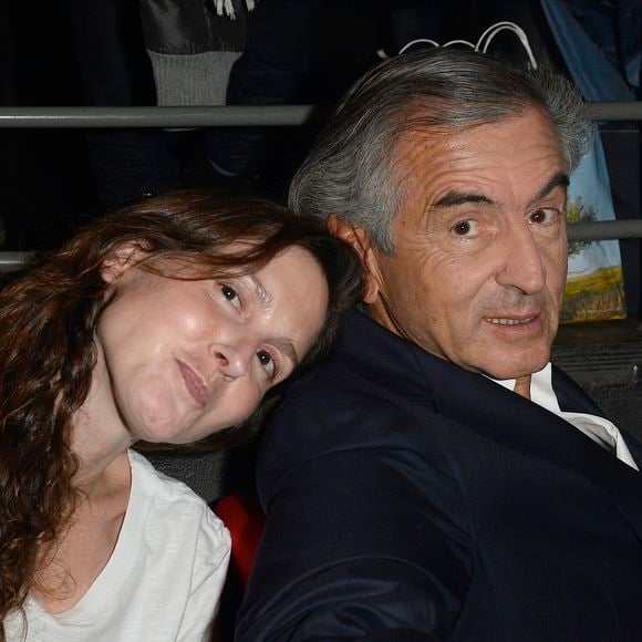 Justine Lévy et son père Bernard-Henri Lévy -  People assistent au concert de Arielle Dombasle à la Cigale à Paris le 4 novembre 2015. © Guirec Coadic / Bestimage