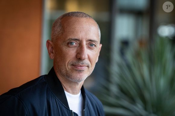 Gad Elmaleh au Village pour la finale masculine lors des Internationaux de France 2025 à Roland Garros le 08 juin 2025 à Paris, France. Photo by Nasser Berzane/ABACAPRESS.COM