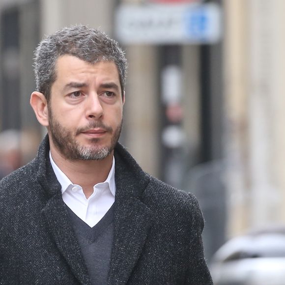 "Mais en fait, il n’est pas besoin d’être initié pour s’intéresser à l’art, qu’il soit patrimonial ou émergent...", a-t-il poursuivi.

Ali Baddou - Obsèques de André Rousselet en la Basilique Sainte-Clotilde de Paris le 2 juin 2016 ©AGENCE / BESTIMAGE