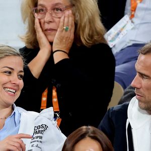 Laure Boulleau et Bruno Cheyrou, dans les tribunes lors des Internationaux de France de Tennis de Roland Garros 2025, à Paris, France, le 28 mai 2025. © Jacovides-Moreau/Bestimage