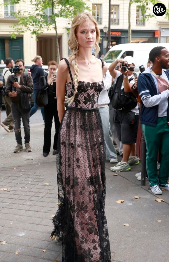 Lara Cosima Henckel von Donnersmarck au défilé Giambattista Valli "Collection Haute Couture Automne/Hiver 2025-2026" lors de la Fashion Week de Paris, le 7 juillet 2025

© Christophe Aubert via Bestimage