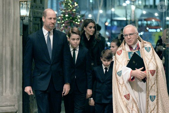 "Une merveilleuse soirée à l'abbaye de Westminster, accueillant certaines des personnes les plus inspirantes qui font une différence dans la vie des autres", a posté le couple princier, sur son compte Instagram.

Le prince William, Kate Middleton, et leurs enfants George, Charlotte et Louis, assistent au 5e concert de chants de Noël "Together at Christmas" à l'abbaye de Westminster à Londres, le 5 décembre 2025. PA Photo/ Bestimage