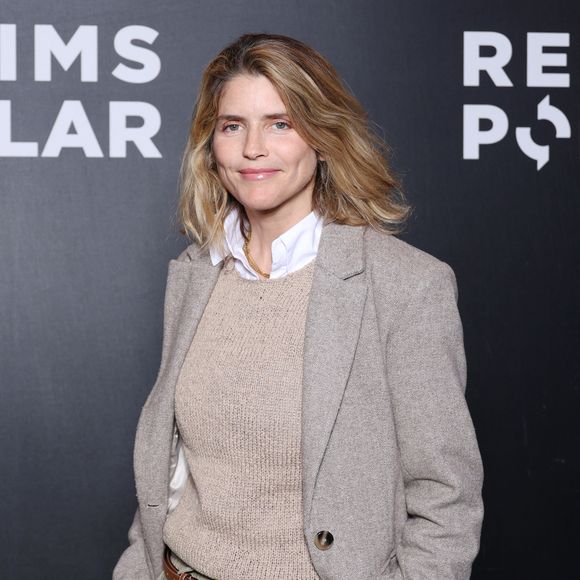 Là-bas, elle a fait plusieurs apparitions, toutes divines. Tout d'abord, on a pu la voir dans un ensemble composé de couleurs claires et aux accents masculins avec pantalon, veste

Alice Taglioni (membre du jury compétition) lors de la 5ème édition de Reims Polar, festival international du film policier, à Reims le 3 avril 2025.

© Denis Guignebourg / Bestimage