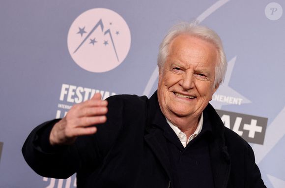 André Dussollier pour le film "Chers Parents" - Tapis rouge de la cérémonie d'ouverture du 29ème Festival International du Film de Comédie de l'Alpe d'Huez le 19 Janvier 2026. © Dominique Jacovides/Bestimage