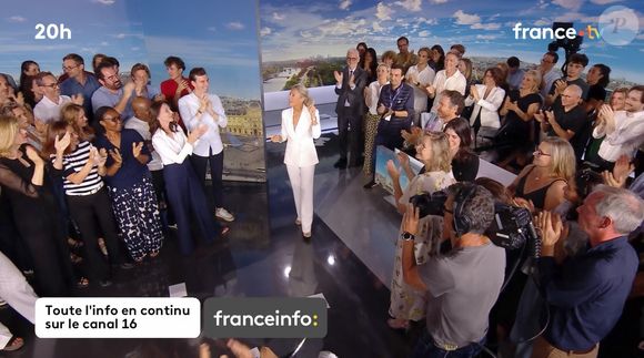 Selon certaines informations, une star de la chaîne serait particulièrement agacée par son arrivée.

Dernier J.T de Anne-Sophie Lapix sur France 2 le 26 Avril 2025.
© Capture d'ecran France TV via Bestimage