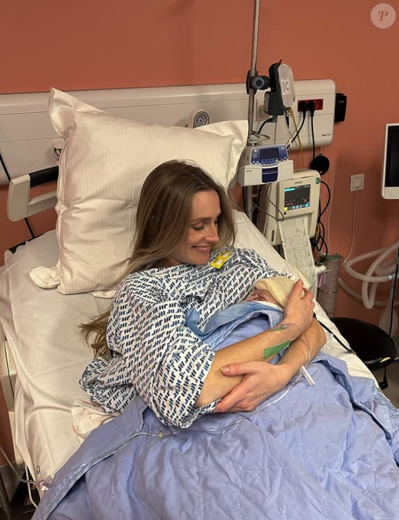 En effet, une reine de beauté vient de donner naissance à son enfant.

Estelle Sabathier et son compagnon footballeur deviennent parents pour la deuxième fois.