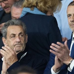 D'autres visages connus étaient également installés dans les gradins du Parc des Princes, comme Nicolas Sarkozy.

Nicolas Sarkozy et Aleksander Ceferin dans les tribunes du match de quart de finale aller de Ligue Des Champion au Parc des Princes à Paris, le 8 avril 2026. 

Photo : Cyril Moreau / Bestimage