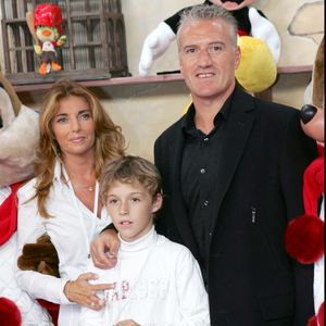Archives : Didier Deschamps, sa femme Claude et leur fils Dylan à l'avant-première du film "Chicken Little" à Disneyland Paris  COADIC GUIREC / BESTIMAGE
