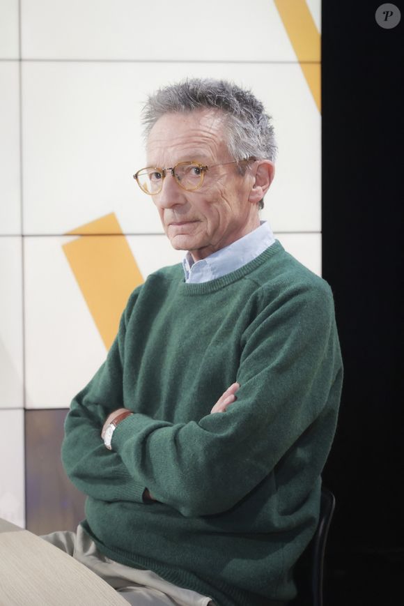 Et d'ajouter : "On se voyait quand on tournait des films ensemble, bien sûr, mais, par exemple, on ne s’est presque jamais passé des coups de fil en disant : ’Qu’est-ce que tu fais demain soir ? Viens dîner’. Il y avait une confiance, une connivence, bien sûr, mais on était très secret."


Exclusif - Patrice Leconte - Enregistrement de l'émission "Le goût des autres", présentée par V.Benaim sur I24 News et diffusée le 7 mai
© Jack Tribeca / Bestimage