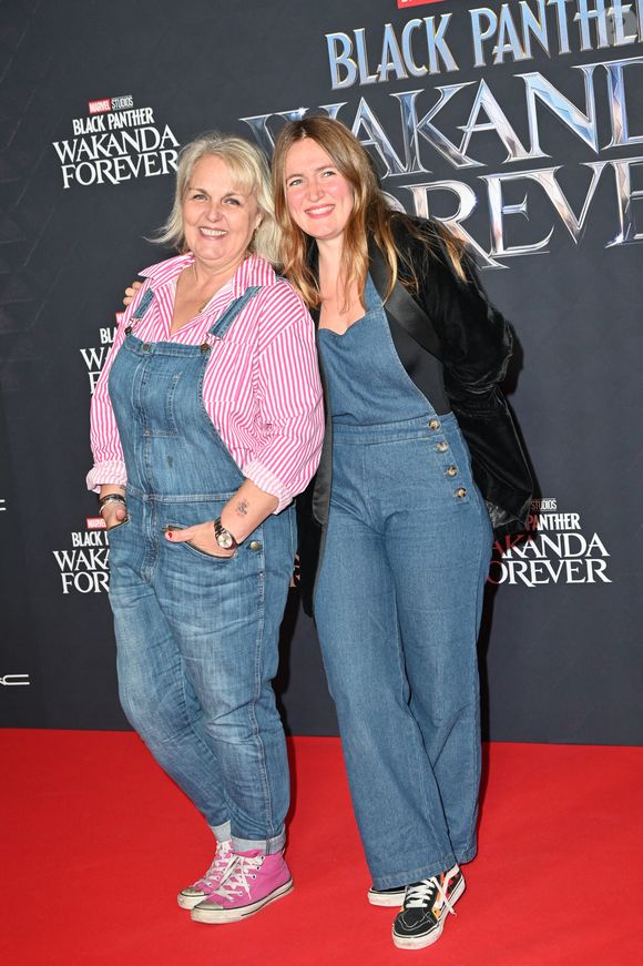 Valerie Damidot et sa fille Roxane assistent à la première de 'Black Panther Wakanda Forever' au Grand Rex, à Paris, France, le 7 novembre 2022. Photo par Mireille Ampilhac/ABACAPRESS.COM
