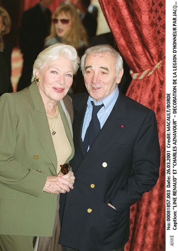 Qui a coûté des milliers d'euros à un célèbre animateur

Line Renaud et Charles Aznavour - Décoration de la légion d'honneur par Jacques Chirac à l'Elysée, Paris.
© BORDE-MACAULT / BESTIMAGE
