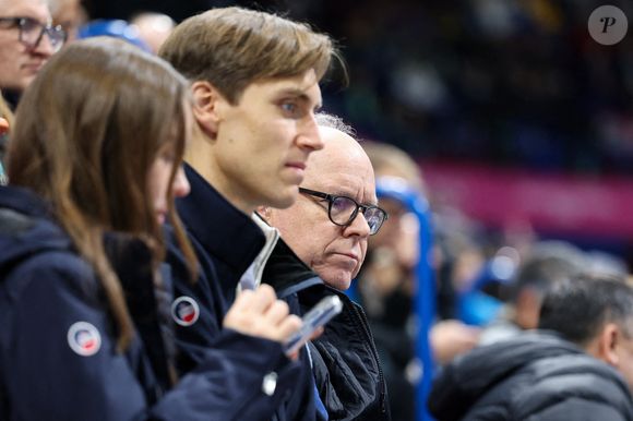Le Prince Albert II de Monaco avec la Princesse Alexandra de Hanovre et son petit ami Ben Sylvester Strautmann assistent au programme court du patinage simple masculin lors de la quatrième journée des Jeux Olympiques d'hiver de Milano Cortina 2026 au Milano Ice Skating Arena le 10 février 2026 à Milan, Italie. Photo par Alexis Jumeau/ABACAPRESS.COM