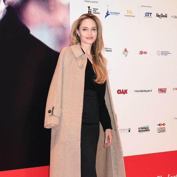 Du déminage des sols à la préservation des espèces menacées, les missions du projet se sont multipliées au fil du temps.

Angelina Jolie sur le photocall du film "Without Blood" à la 42e édition du Festival du Film de Turin, le 24 Novembre 2024.

© Bestimage