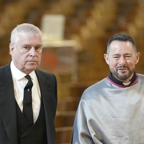 Le duc d'York (Le prince Andrew, duc d'York) arrive à la cathédrale Westminster, dans le centre de Londres, pour assister à la messe de requiem de la duchesse de Kent. 16 septembre 2025. © PA Photo/ Bestimage