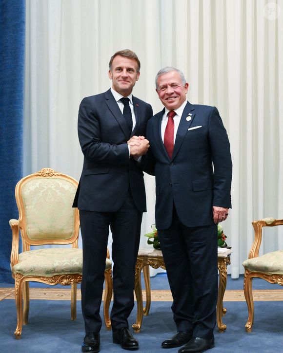 Le président français Emmanuel Macron rencontre le roi Abdallah II de Jordanie à Sharm El Sheikh, en Égypte, le 13 octobre 2025, avant de participer à un sommet sur la paix. © Eliot Blondet/Pool/Bestimage