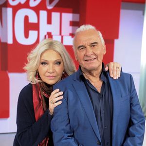 Exclusif - Michel Fugain et son épouse Sanda  - Enregistrement de l'émission Vivement dimanche au studio Rive Gauche à Paris, présentée par Michel Drucker et diffusée le 9 février sur France 3. © Guillaume Gaffiot/Bestimage