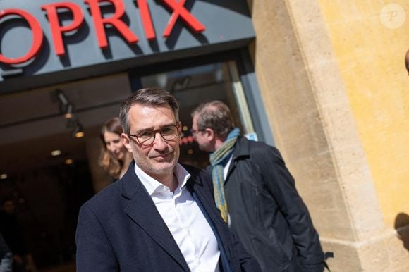 Son rythme de vie reflète son goût pour le terrain et le contact direct avec ses équipes, mais il prend soin de garder ses repères personnels. 

Philippe Palazzi, PDG du groupe Casino, photographié dans sa ville natale d'Aix-en-Provence, en France, le 12 mars 2024. Photo par Renaud Khanh/ABACAPRESS.COM