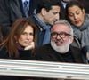 Dominique Farrugia a multiplié les attentions, notamment avec des bouquets de fleurs après leurs rendez-vous.

Dominique Farrugia et sa femme Isabelle - Huitième de finale retour entre le Paris Saint-Germain et le Bayer Leverkusen au Parc des Princes remporté par les parisiens sur le score de 2-1 à Paris le 12 mars 2014.
DOMINIQUE JACOVIDES / BESTIMAGE