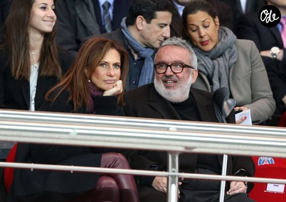 Dominique Farrugia a multiplié les attentions, notamment avec des bouquets de fleurs après leurs rendez-vous.

Dominique Farrugia et sa femme Isabelle - Huitième de finale retour entre le Paris Saint-Germain et le Bayer Leverkusen au Parc des Princes remporté par les parisiens sur le score de 2-1 à Paris le 12 mars 2014.
DOMINIQUE JACOVIDES / BESTIMAGE