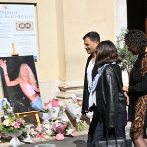Steevy Boulay, Benjamin Castaldi, Julie Mercy et Alexia Laroche-Joubert  sont apparus très émus.

Steevy Boulay, Benjamin Castaldi, Julie Mercy, Alexia Laroche-Joubert - Obsèques de Loana Petrucciani dans la cathédrale Sainte-Réparate à Nice le 10 avril 2026. L'ancienne star de téléréalité a été retrouvée morte dans son appartement niçois par les autorités, le 25 mars dernier.
Bruno Bebert / Bestimage