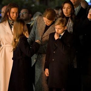 Le prince Albert II de Monaco, sa femme la princesse Charlene de Monaco, leurs enfants le prince héréditaire Jacques, marquis des Baux, la princesse Gabriella, comtesse de Carladès, sont au Quai Antoine 1er au port Hercule pour le traditionel embrasement de la barque. © Bruno Bebert / Bestimage
