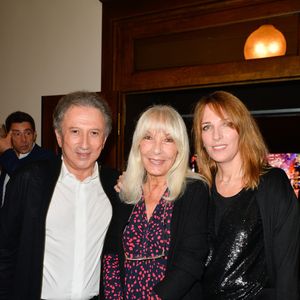 Michel Drucker avec sa femme Dany Saval et sa belle-fille Stéphanie (Stéfanie) Jarre - Inauguration du théâtre de la Tour Eiffel à Paris le 16 octobre 2017. © Coadic Guirec/Bestimage