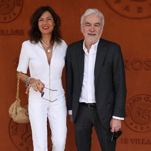 Pascal Praud et Catherine Bancarel au Village lors du Tournoi de Roland-Garros 2024, le 8 juin 2024 à Paris, en France. Photo de Nasser Berzane/Abaca