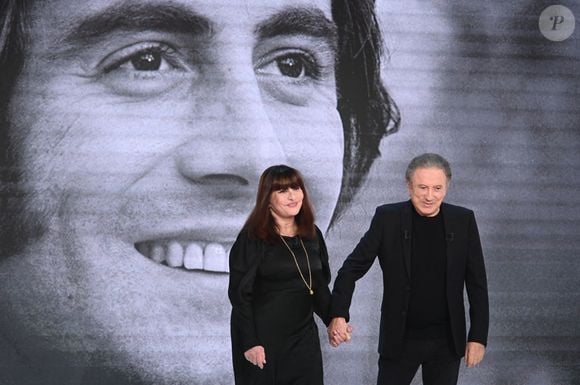 En première partie, un hommage à Michel Delpech.

Exclusif - Geneviève Delpech et Michel Drucker lors de l'enregistrement de l'émission "Vivement dimanche" au studio Rive Gauche, présentée par M. Drucker avec une diffusion sur France 3 le 1er février 2026. © Guillaume Gaffiot/Bestimage