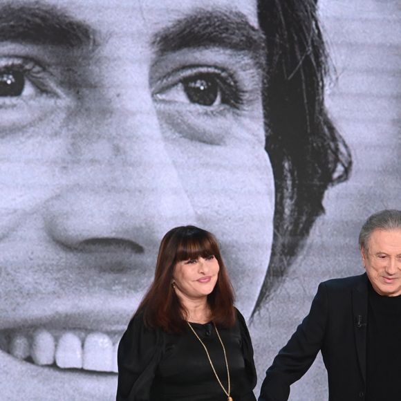 En première partie, un hommage à Michel Delpech.

Exclusif - Geneviève Delpech et Michel Drucker lors de l'enregistrement de l'émission "Vivement dimanche" au studio Rive Gauche, présentée par M. Drucker avec une diffusion sur France 3 le 1er février 2026. © Guillaume Gaffiot/Bestimage