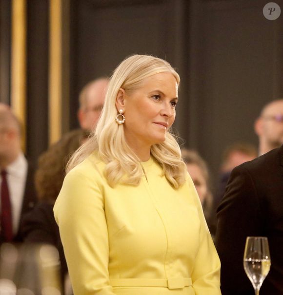 Le 25 décembre 2025, sa mère est sortie du silence et a commenté cette affaire très médiatisée. 

La princesse héritière Mette-Marit entrera dans la salle de banquet Rococo du Grand Hotel Oslo, en Norvège, le 7 mai 2024. Photo par Marius Gulliksrud/Stella Pictures/ABACAPRESS.COM