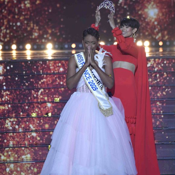 Angélique Angarni-Filopon succède à Ève Gilles, en devenant Miss France.

Crédits : Pierre Billard/Sipa press via Bestimage