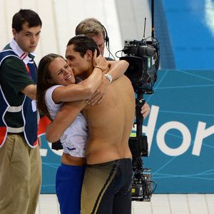 Archives - Laure Manaudou enlace son frère Florent Manaudou, médaille d'or aux Jeux Olympiques de 2012 à Londres, le 3 août 2012. 
© Xinhua / Panoramic / Bestimage
