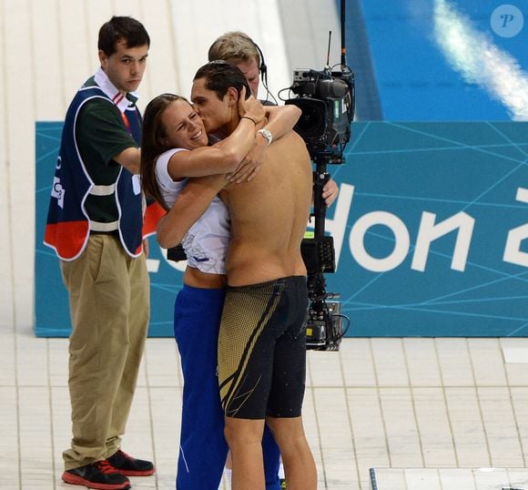 Archives - Laure Manaudou enlace son frère Florent Manaudou, médaille d'or aux Jeux Olympiques de 2012 à Londres, le 3 août 2012. 
© Xinhua / Panoramic / Bestimage
