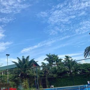 Un domaine qui coûte cher au sportif. "Il a perdu des millions de francs CFA dans un projet de construction d’un complexe sportif avorté, et a vécu une expérience similaire dans la construction des logements de luxe" révèle le quotidien de fin de journée.

Etoudi village Noah © Instagram