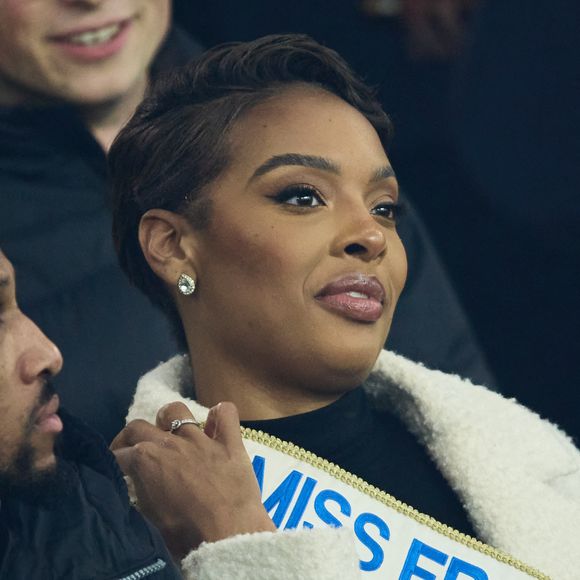 Angélique Angarni-Filopon (Miss France 2025) dans les tribunes lors du match de Ligue Des Champions 2024-2025 (LDC) "PSG - Brest (7-0)" au Parc Des Princes, le 19 février 2025.
© Cyril Moreau/Bestimage