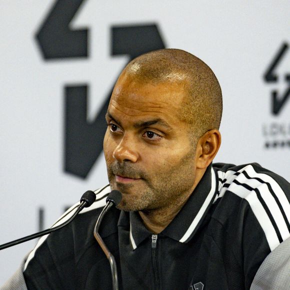 "C'est vrai que vivre sans portable ni tablette pendant deux semaines, ça ne me ressemble pas !"

Tony Parker en conférence de presse à la Tony Parker Academy à Lyon le 04/09/2026. Photo Sandrine Thesillat / PsNewZ / Bestimage