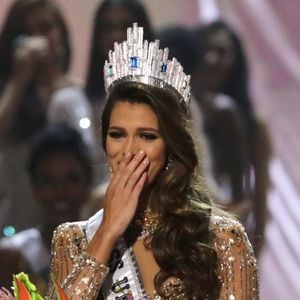 La Française Iris Mittenaere couronnée Miss Univers; Choisie face à ses 85 concurrentes, la Française Iris Mittenaere a été élue lundi 30 janvier Miss Univers lors d’un concours télévisé organisé à Manille, aux Philippines le 30 janvier 2017. © Linus Guardian Escandor Ii via ZUMA Wire / Bestimage