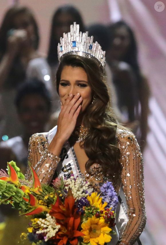 La Française Iris Mittenaere couronnée Miss Univers; Choisie face à ses 85 concurrentes, la Française Iris Mittenaere a été élue lundi 30 janvier Miss Univers lors d’un concours télévisé organisé à Manille, aux Philippines le 30 janvier 2017. © Linus Guardian Escandor Ii via ZUMA Wire / Bestimage