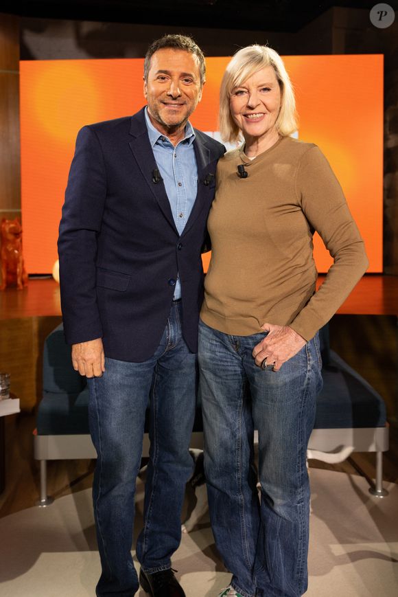 Un numéro inédit

Exclusif - Bernard Montiel, Raphaël Mezrah, Oli. avec Chantal Ladesou et Eric Baratay invités, et Olivia la juriste sur plateau de l'émission "Animalement Vôtre" présentée par Bernard Montiel et diffusée le 8 février 2026 sur France 3, à Paris, France, le 12 janvier 2026. © Julien Sarkissian/Bestimage