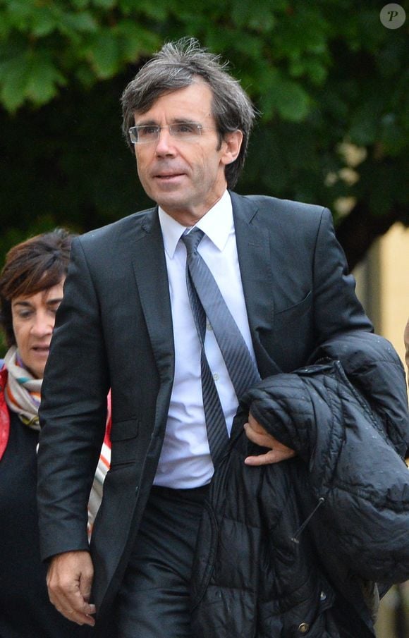 Ses confrères, à l'instar de David Pujadas, ont été nombreux à lui rendre hommage...



David Pujadas aux obseques de Benoit Duquesne a l'eglise Jeanne D'Arc de Versailles, France, le 10 juillet 2014. Photo ABACAPRESS.COM