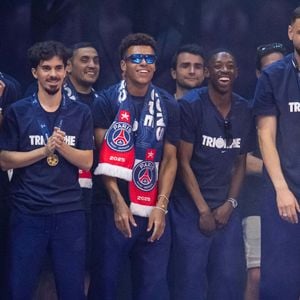Désiré Doué, Ousmane Dembélé et Vitinha - Les joueurs du PSG célèbrent leur titre de Champion d'Europe au Parc Des Princes à Paris, le 1er juin 2025.
© Baptiste Autissier/PsnewZ/Bestimage